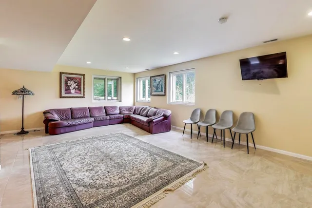 $1,395,000 | 45 Willow Bay Drive, South Barrington, IL 60010