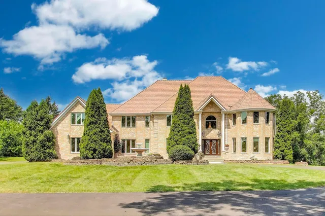 $1,395,000 | 45 Willow Bay Drive, South Barrington, IL 60010