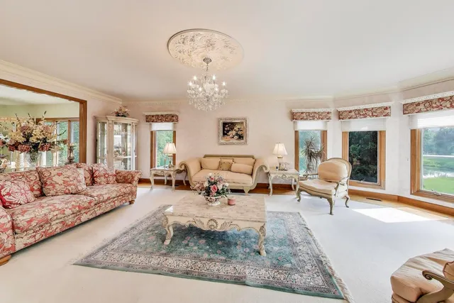 $1,395,000 | 45 Willow Bay Drive, South Barrington, IL 60010