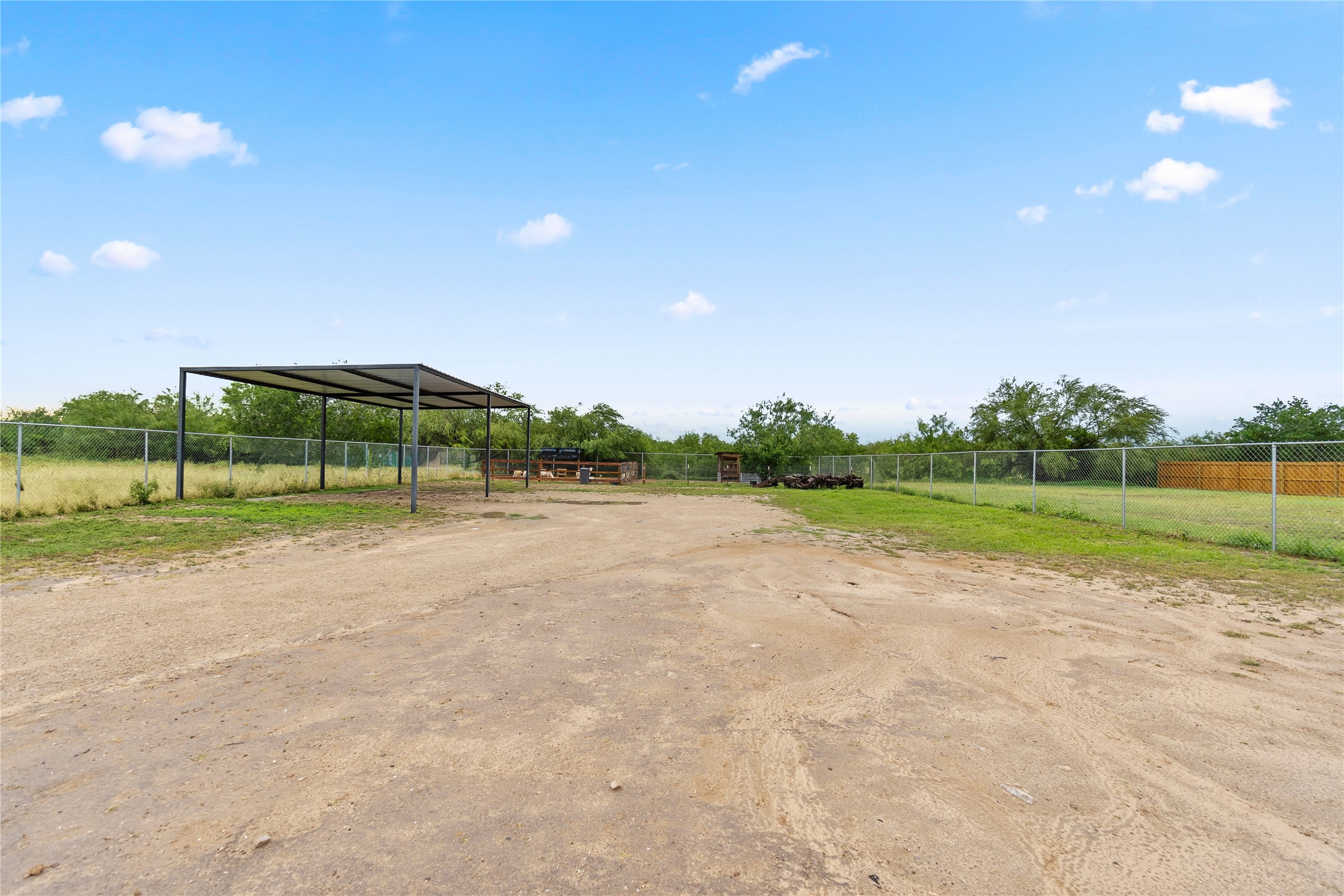 23232 Val Verde Edcouch, TX 78538 - Photo 17 of 19 a view of a golf course with a lake