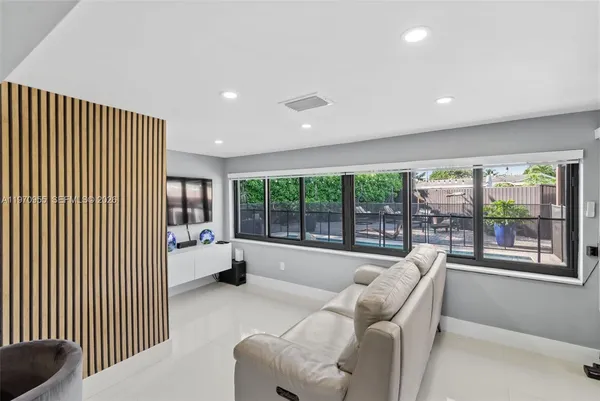 $6,000 | 830 Southwest 93rd Avenue, Miami, FL 33174