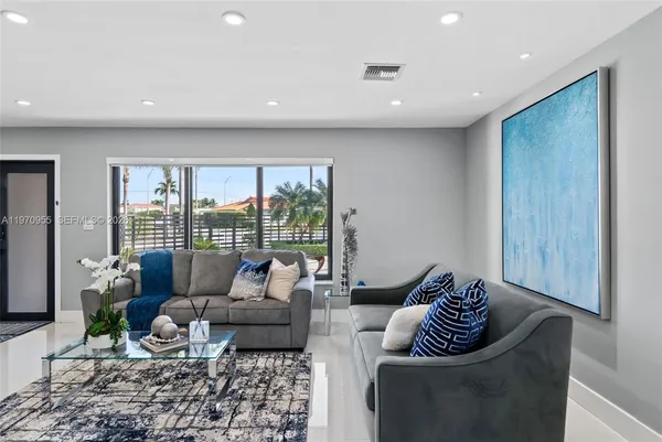 $6,000 | 830 Southwest 93rd Avenue, Miami, FL 33174