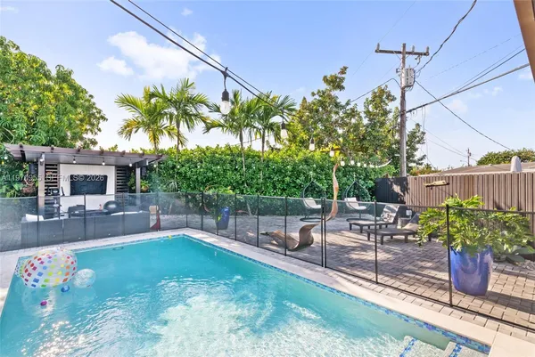 $6,000 | 830 Southwest 93rd Avenue, Miami, FL 33174