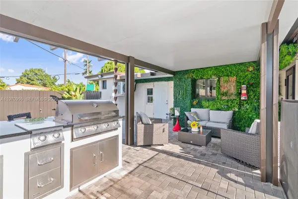 $6,000 | 830 Southwest 93rd Avenue, Miami, FL 33174