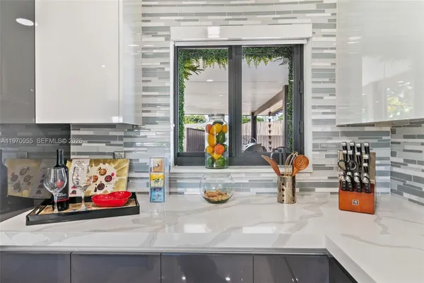 $6,000 | 830 Southwest 93rd Avenue, Miami, FL 33174