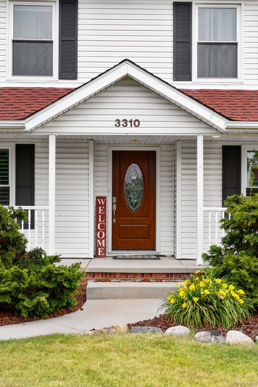 3310 Middle Road Highland, MI 48357 - Photo 4 of 45 Covered front door