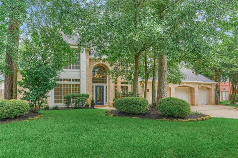 $1,100,000 | 168 West Shadowpoint Circle, The Woodlands, TX 77381