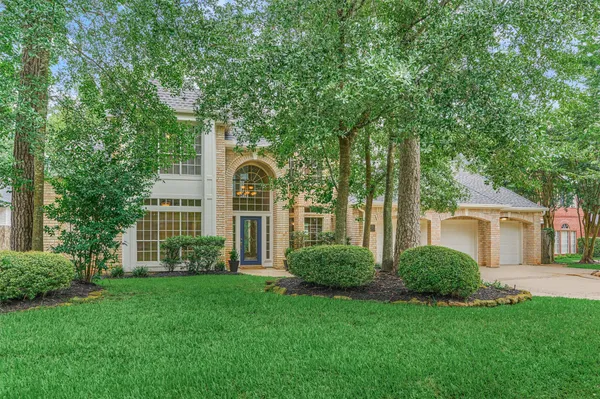 $1,100,000 | 168 West Shadowpoint Circle, The Woodlands, TX 77381