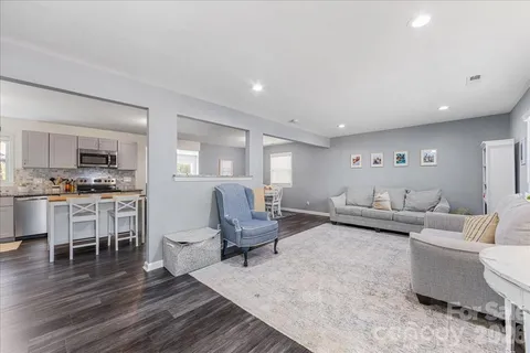 $400,000 | 4914 Glenbrier Drive, Charlotte, NC 28212