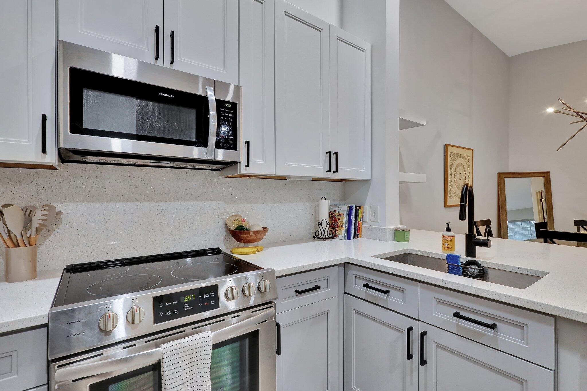 13851 Oneida Drive, Unit B2 Delray Beach, FL 33446 - Photo 5 of 30 a kitchen with a stove and a microwave