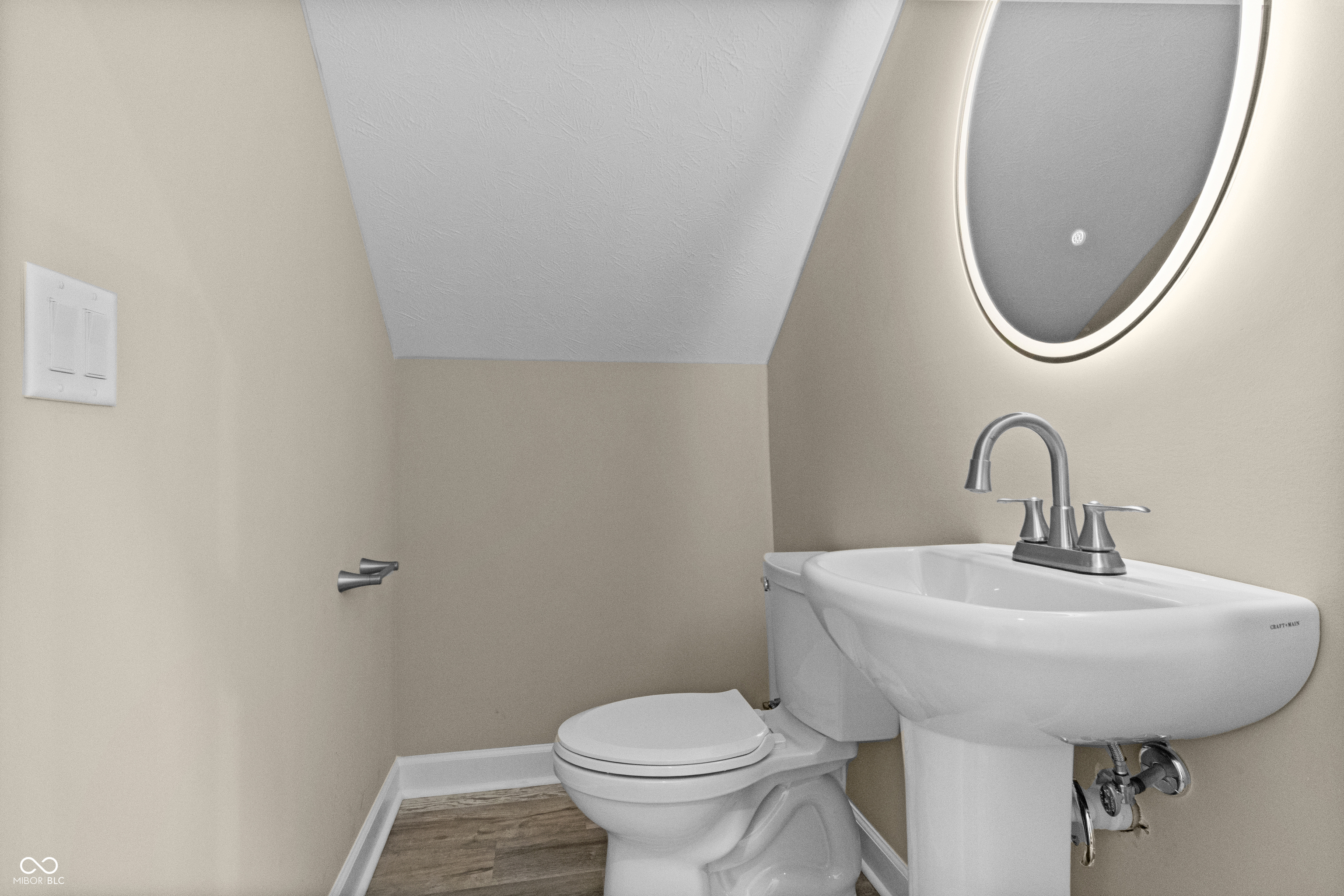 2430 Stuart Street Indianapolis, IN 46218 - Photo 16 of 51