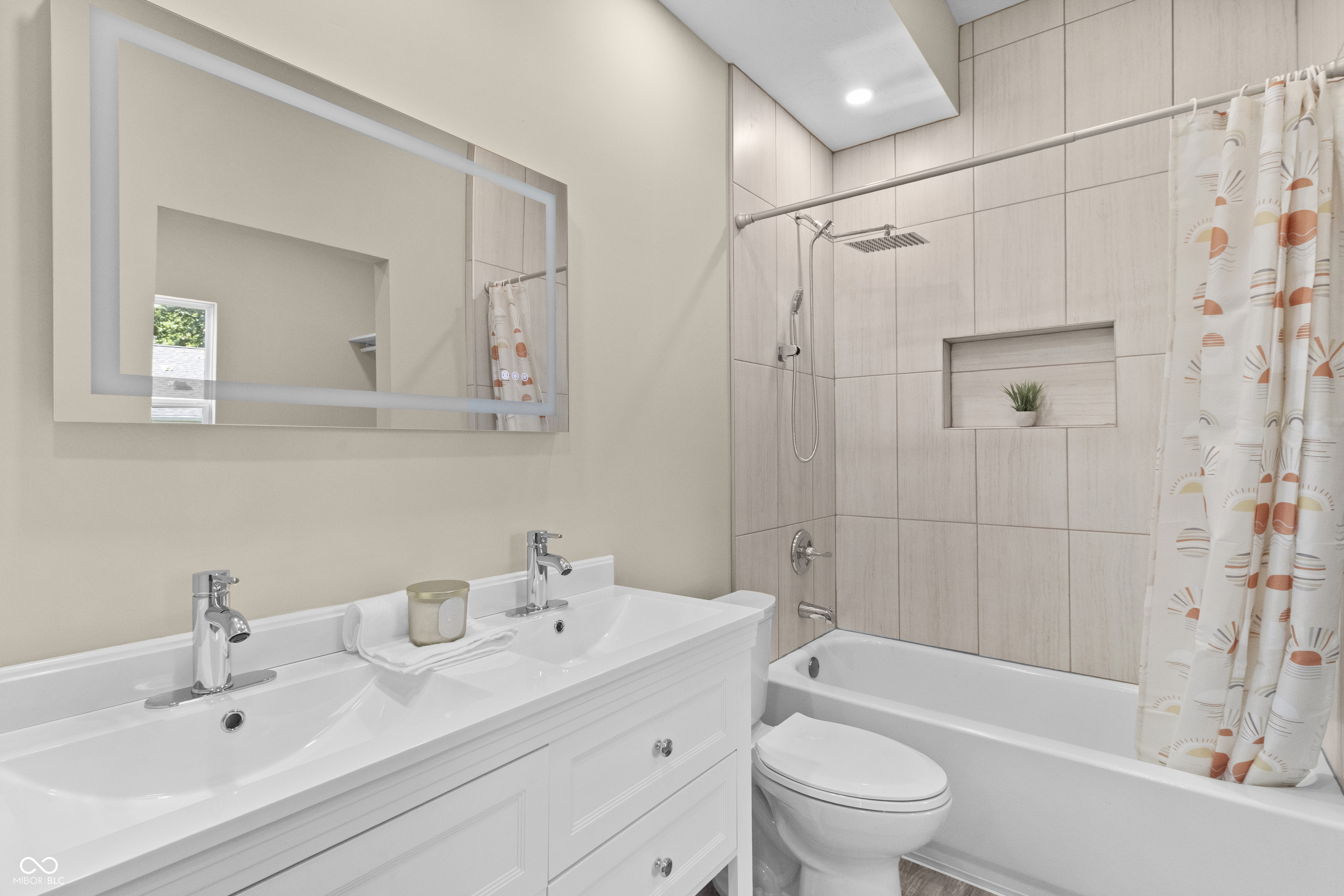 2430 Stuart Street Indianapolis, IN 46218 - Photo 18 of 51