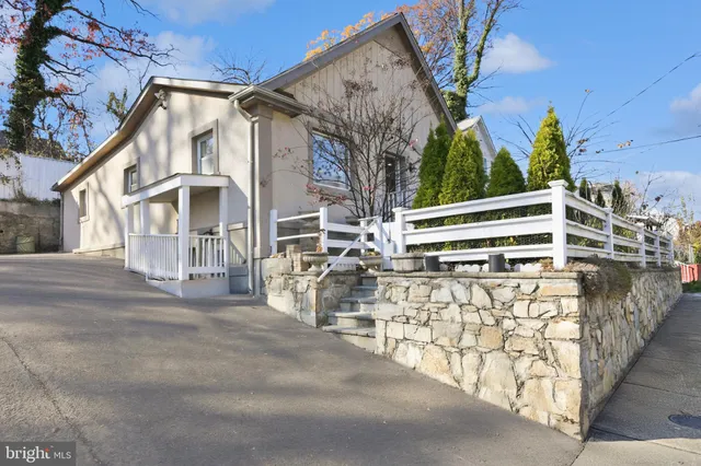 $775,000 | 2022 South Monroe Street, Arlington, VA 22204