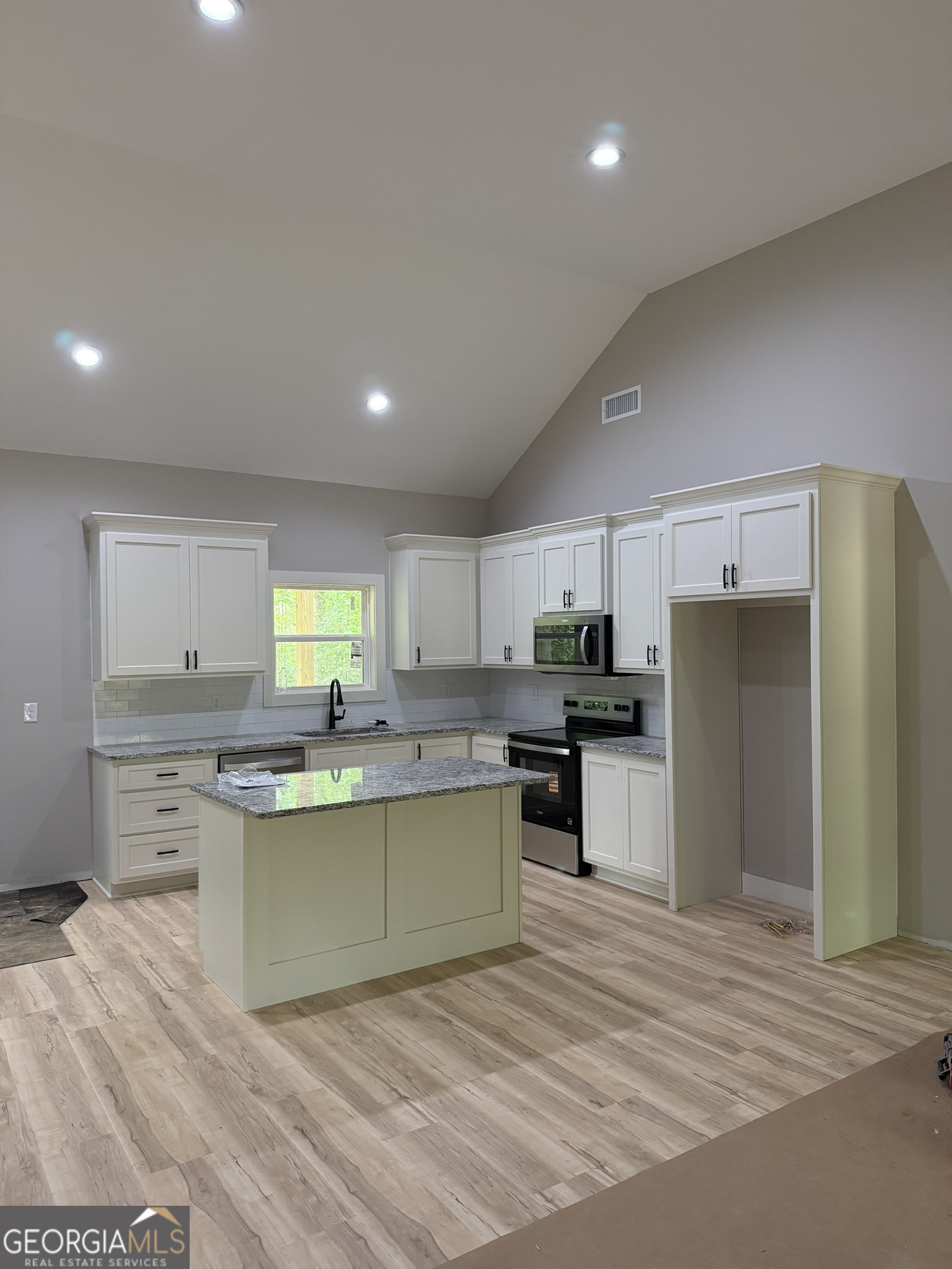 79 Gholston Extension Comer, GA 30629 - Photo 3 of 17