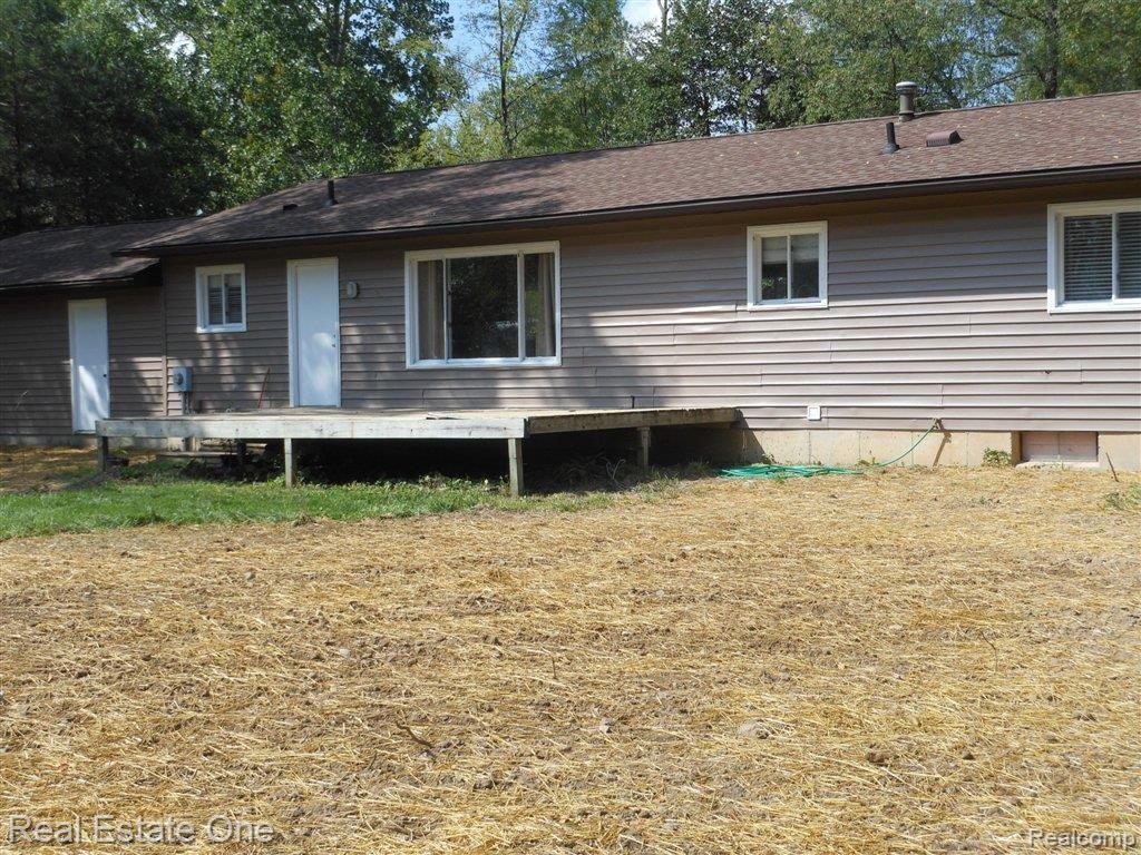 13822 Lone Tree Road Milford, MI 48380 - Photo 22 of 24 Large Deck