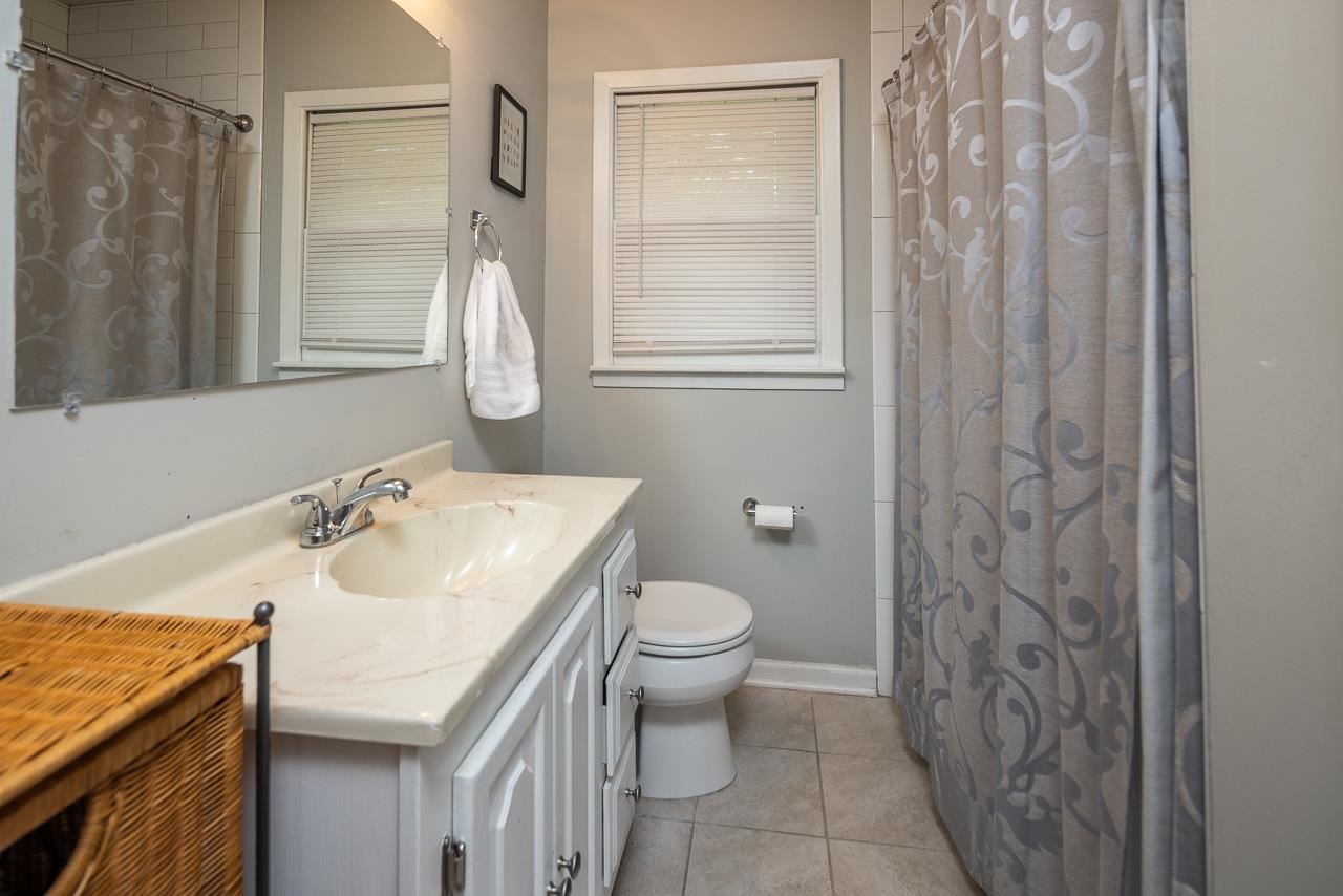 1427 Colonial Road Memphis, TN 38117 - Photo 14 of 24