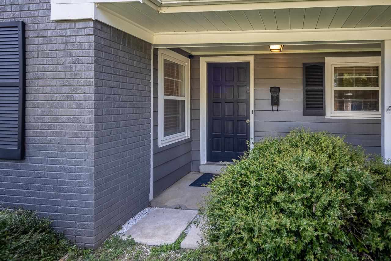1427 Colonial Road Memphis, TN 38117 - Photo 3 of 24