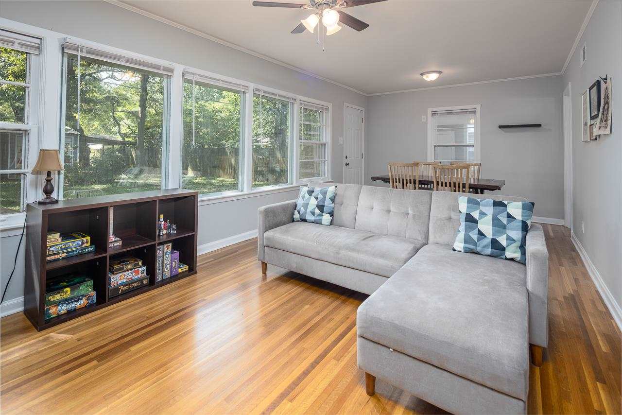1427 Colonial Road Memphis, TN 38117 - Photo 4 of 24