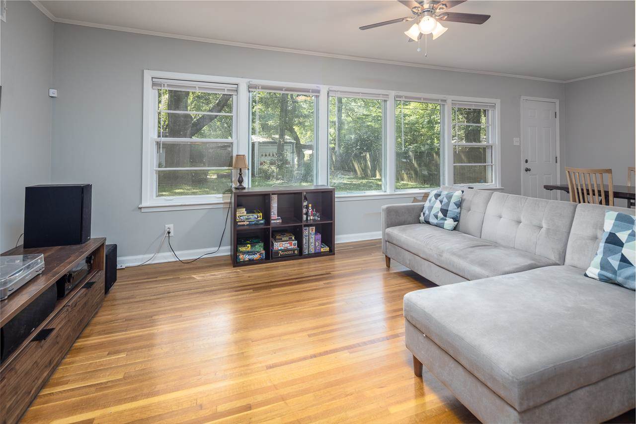 1427 Colonial Road Memphis, TN 38117 - Photo 6 of 24