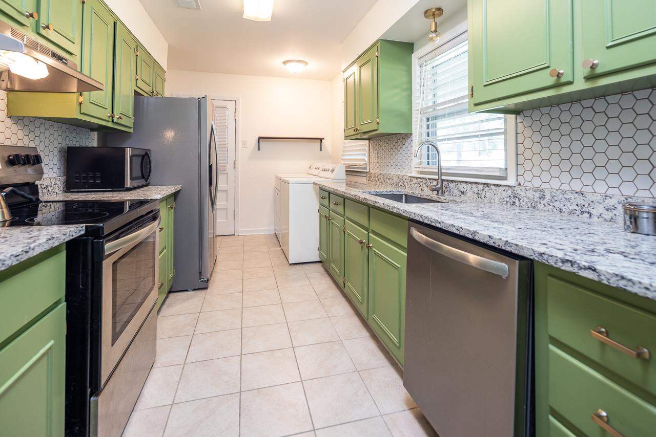 1427 Colonial Road Memphis, TN 38117 - Photo 10 of 24