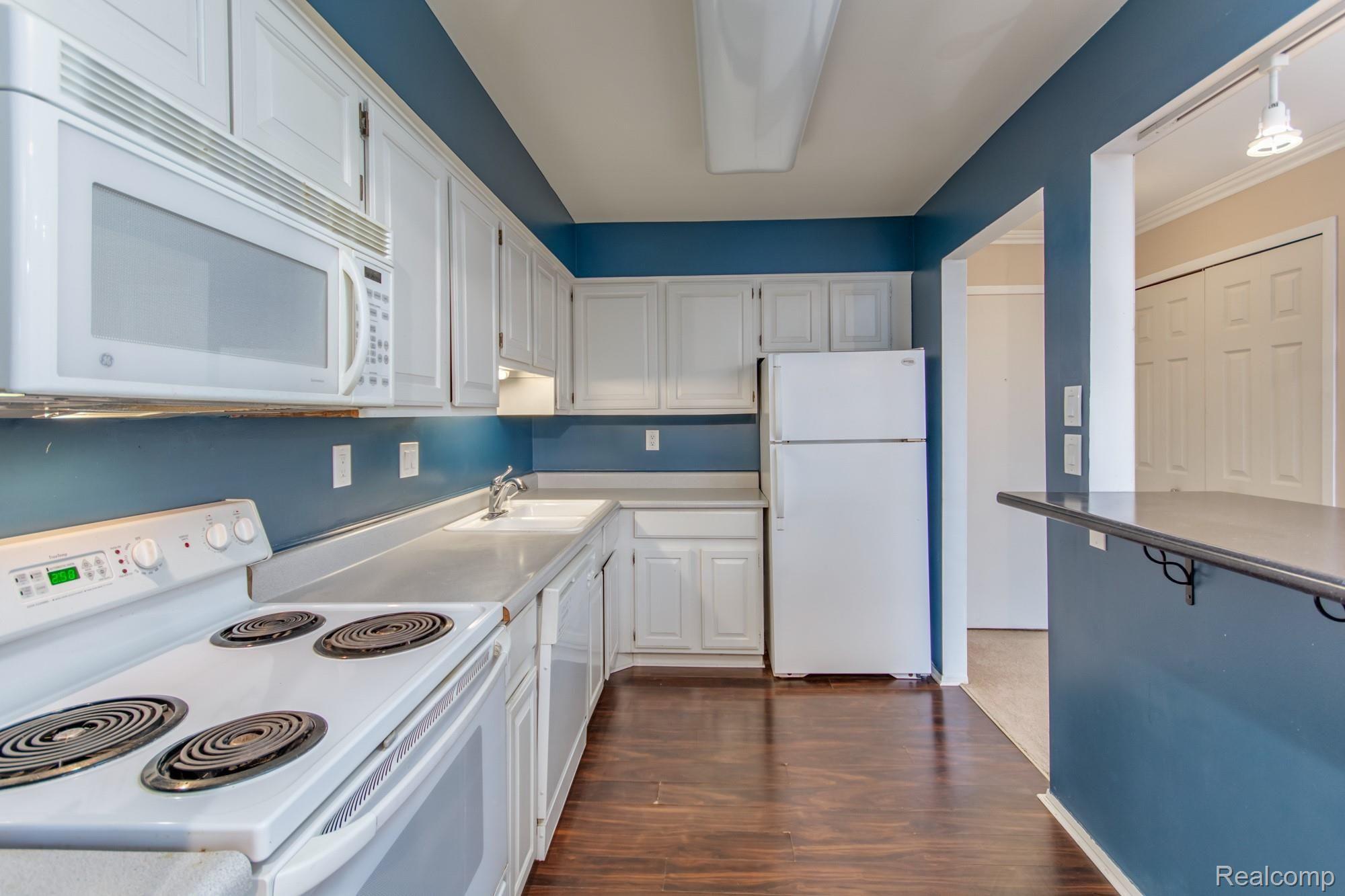 30515 West 14 Mile Road, Unit 44 Farmington, MI 48334 - Photo 8 of 21 DSC_7237enf.jpg