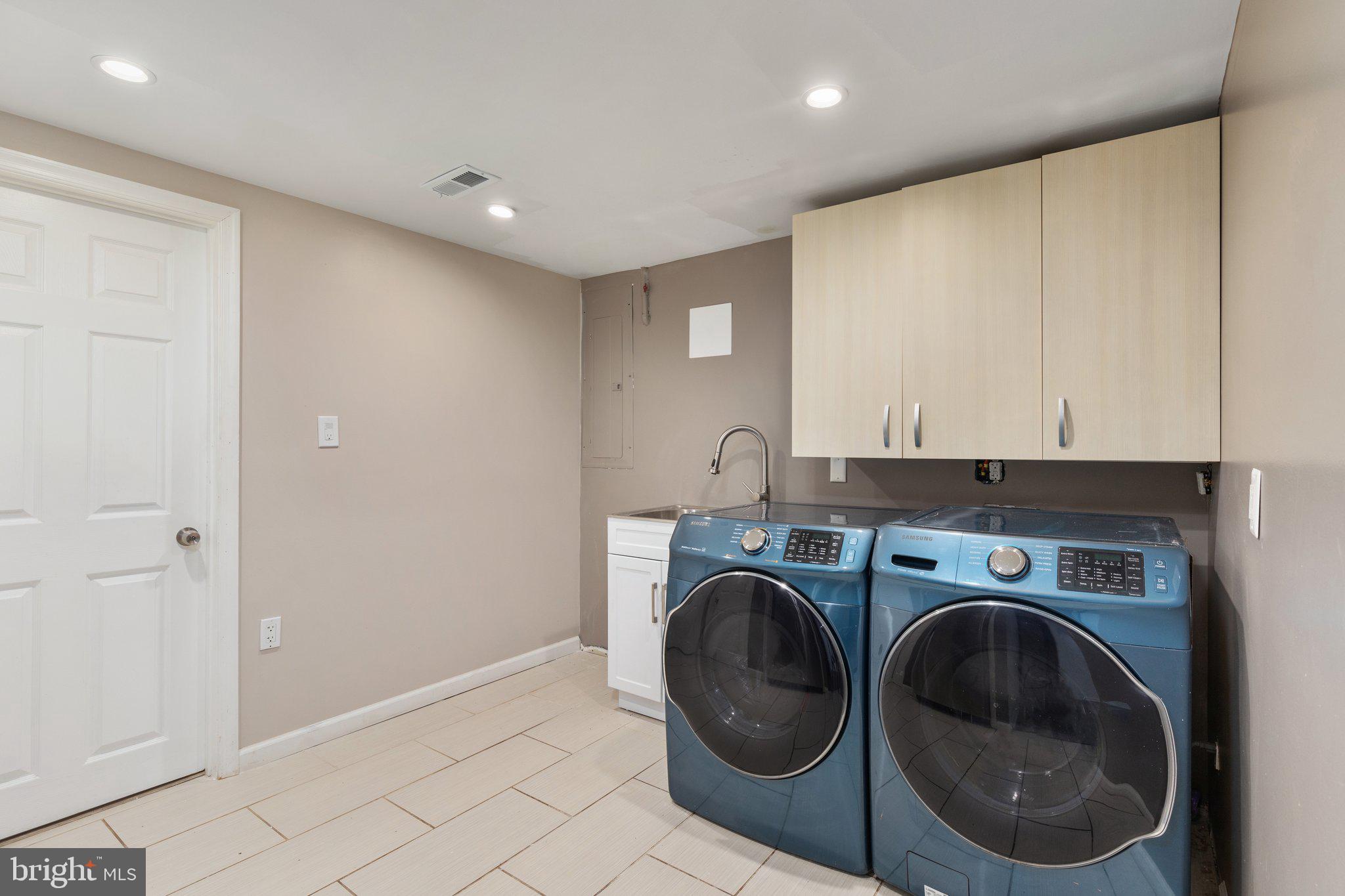 14976 Alaska Road Woodbridge, VA 22191 - Photo 31 of 36 Generously sized Laundry Room
