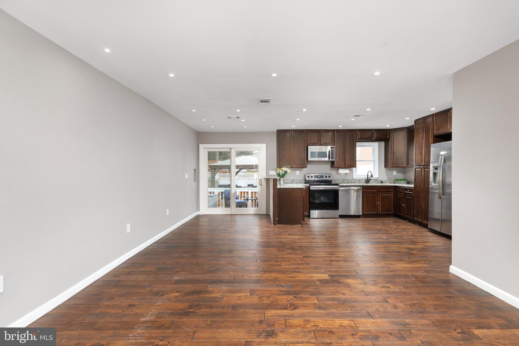 14976 Alaska Road Woodbridge, VA 22191 - Photo 8 of 36 Gallery Image 8