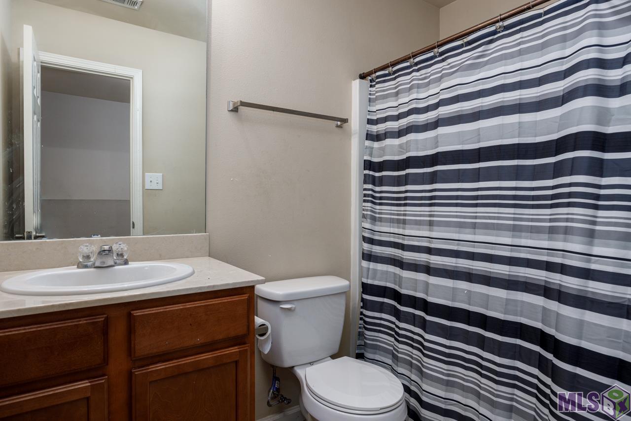1703 West Worthy Road Gonzales, LA 70737 - Photo 16 of 16 Guest Bathroom