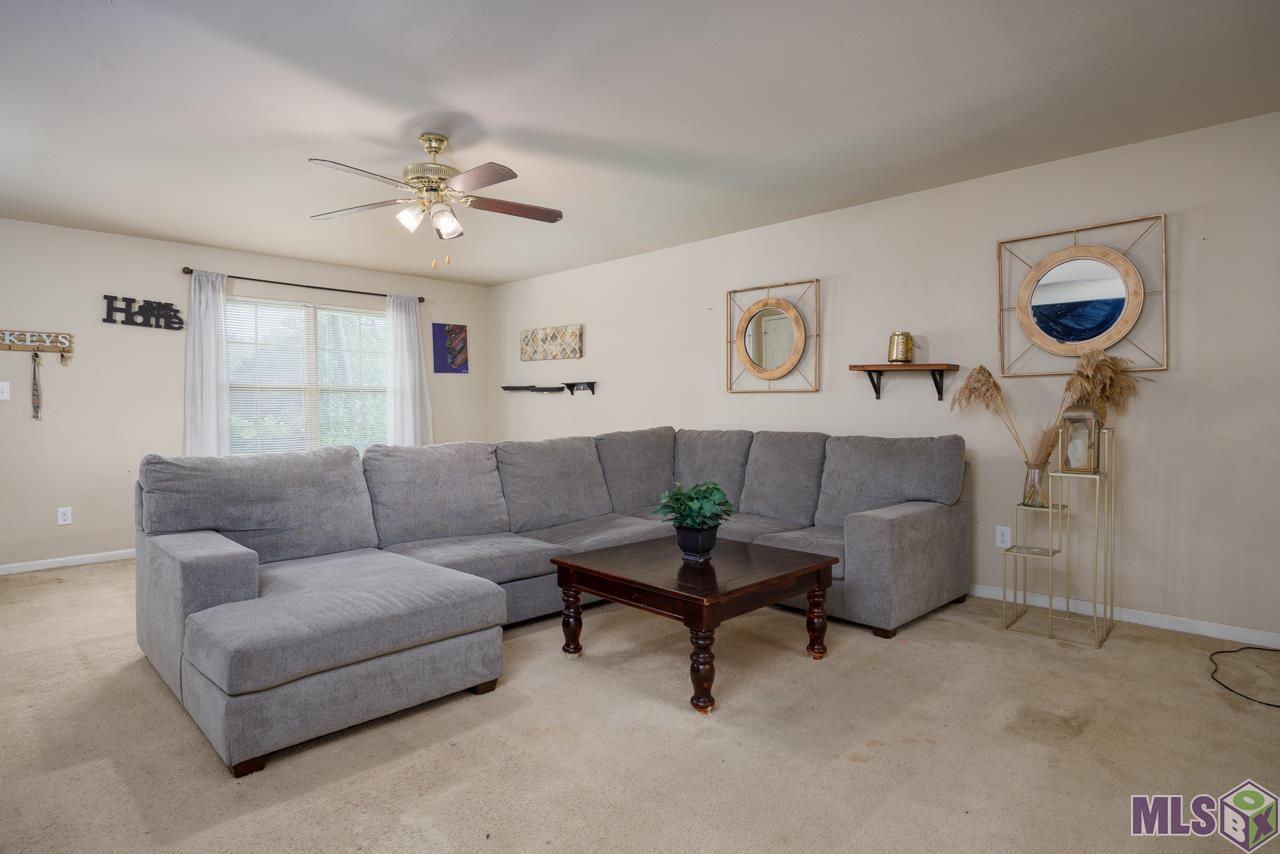 1703 West Worthy Road Gonzales, LA 70737 - Photo 2 of 16 Living Room