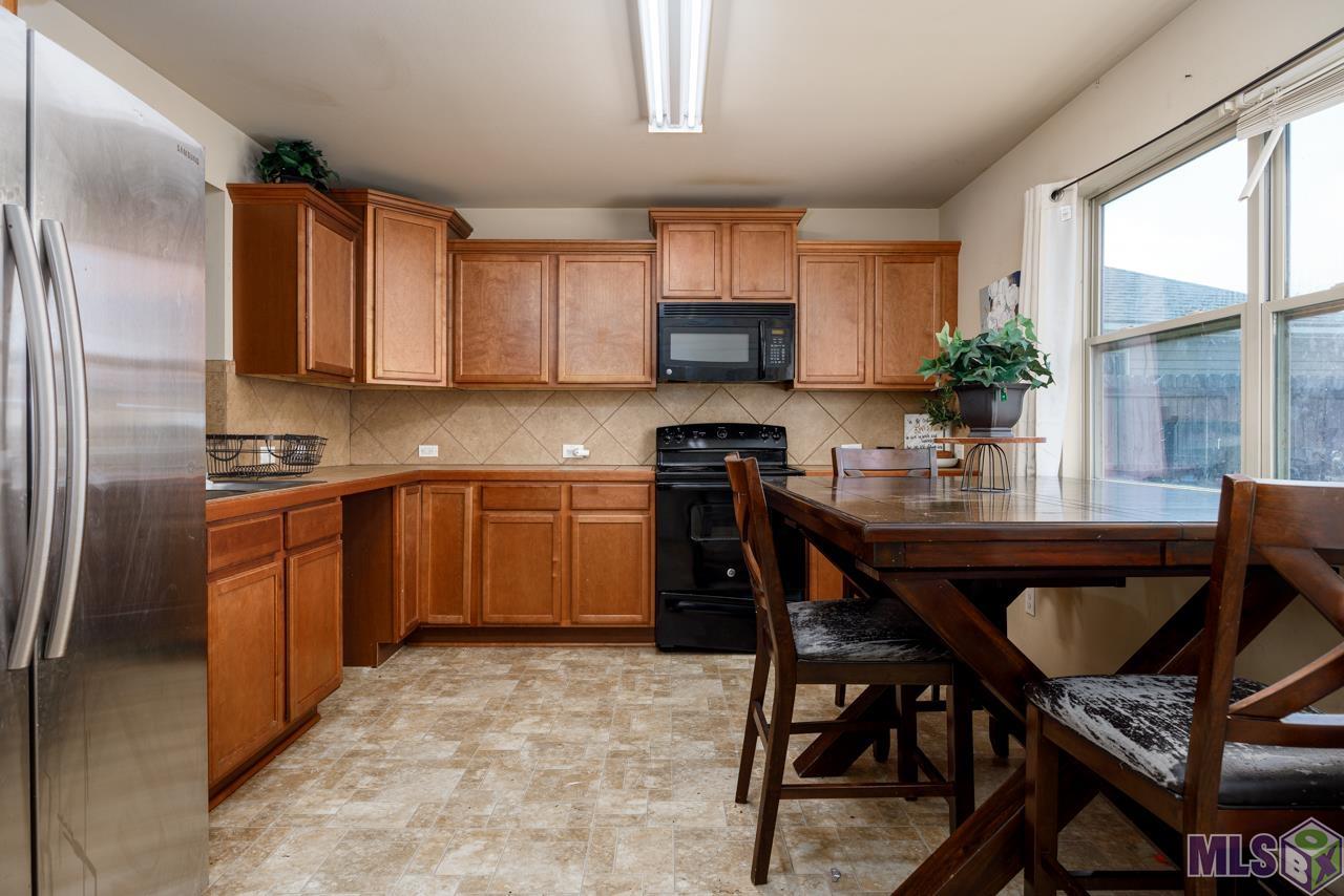 1703 West Worthy Road Gonzales, LA 70737 - Photo 9 of 16 Kitchen