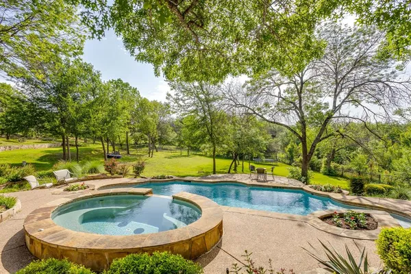 $1,150,000 | 305 Covered Bridge Drive, Fort Worth, TX 76108