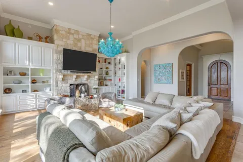 $1,150,000 | 305 Covered Bridge Drive, Fort Worth, TX 76108