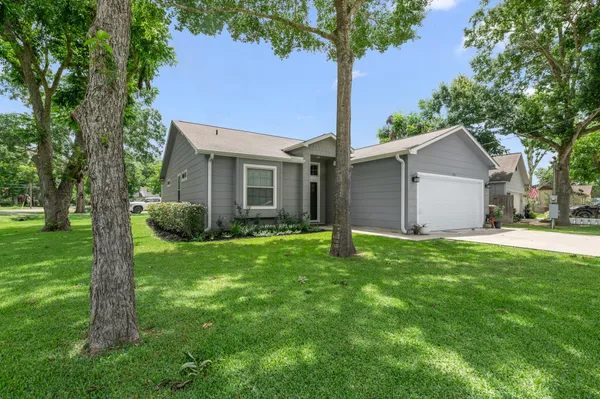 $309,000 | 118 North Urbanec Street, East Bernard, TX 77435