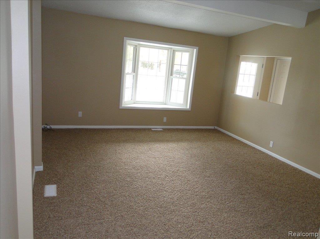 10175 Clark Road Davison, MI 48423 - Photo 4 of 22 Living Room 1