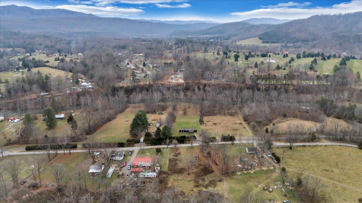 1606 Dunbrack Road Covington, VA 24426 - Photo 5 of 93 86-DJI_20241204140328_0082_D