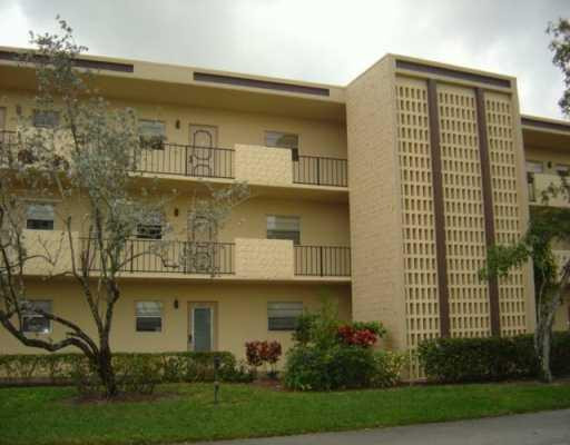 351 Cambridge Road, Unit 314 Hollywood, FL 33024 - Photo 2 of 9 Exterior Front