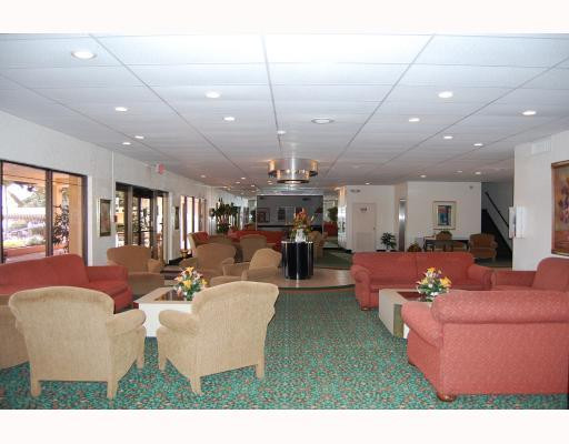 351 Cambridge Road, Unit 314 Hollywood, FL 33024 - Photo 3 of 9 Lobby/Reception