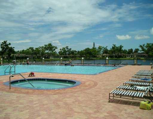 351 Cambridge Road, Unit 314 Hollywood, FL 33024 - Photo 7 of 9 Swimming Pool/Hot Tub/Sauna