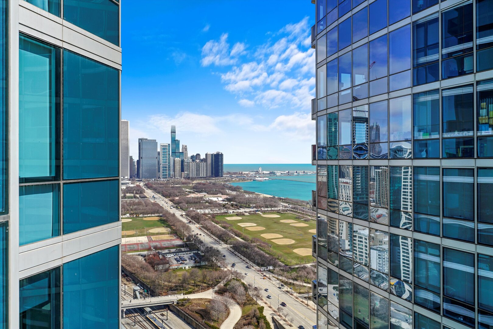 1201 South Prairie Avenue, Unit 3404 Chicago, IL 60605 - Photo 14 of 38 a view of a balcony with an ocean view