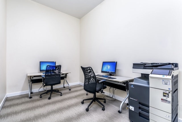 1201 South Prairie Avenue, Unit 3404 Chicago, IL 60605 - Photo 36 of 38 a view of a workspace with furniture