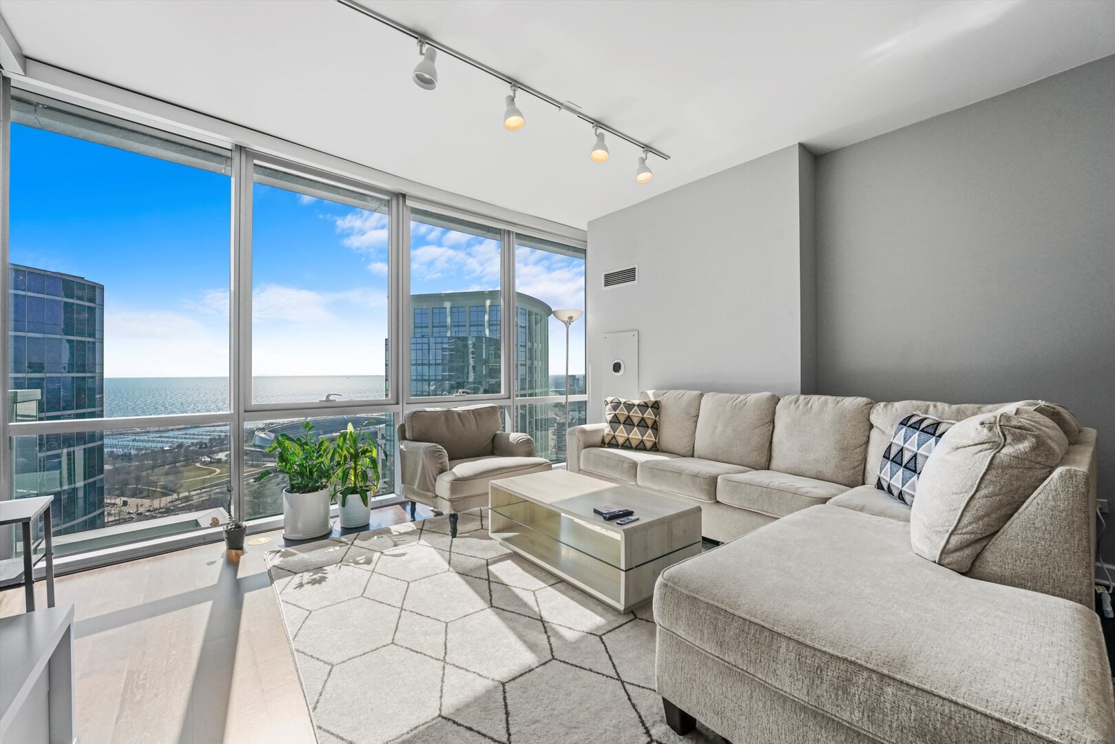 1201 South Prairie Avenue, Unit 3404 Chicago, IL 60605 - Photo 6 of 38 a large bedroom with a large bed and a large window