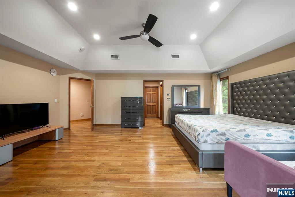 325 Cooper Place Paramus, NJ 07652 - Photo 18 of 31