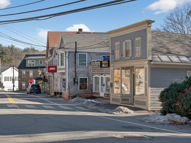 $369,000 | 177 Main Street, Unit 3, Newmarket, NH 03857