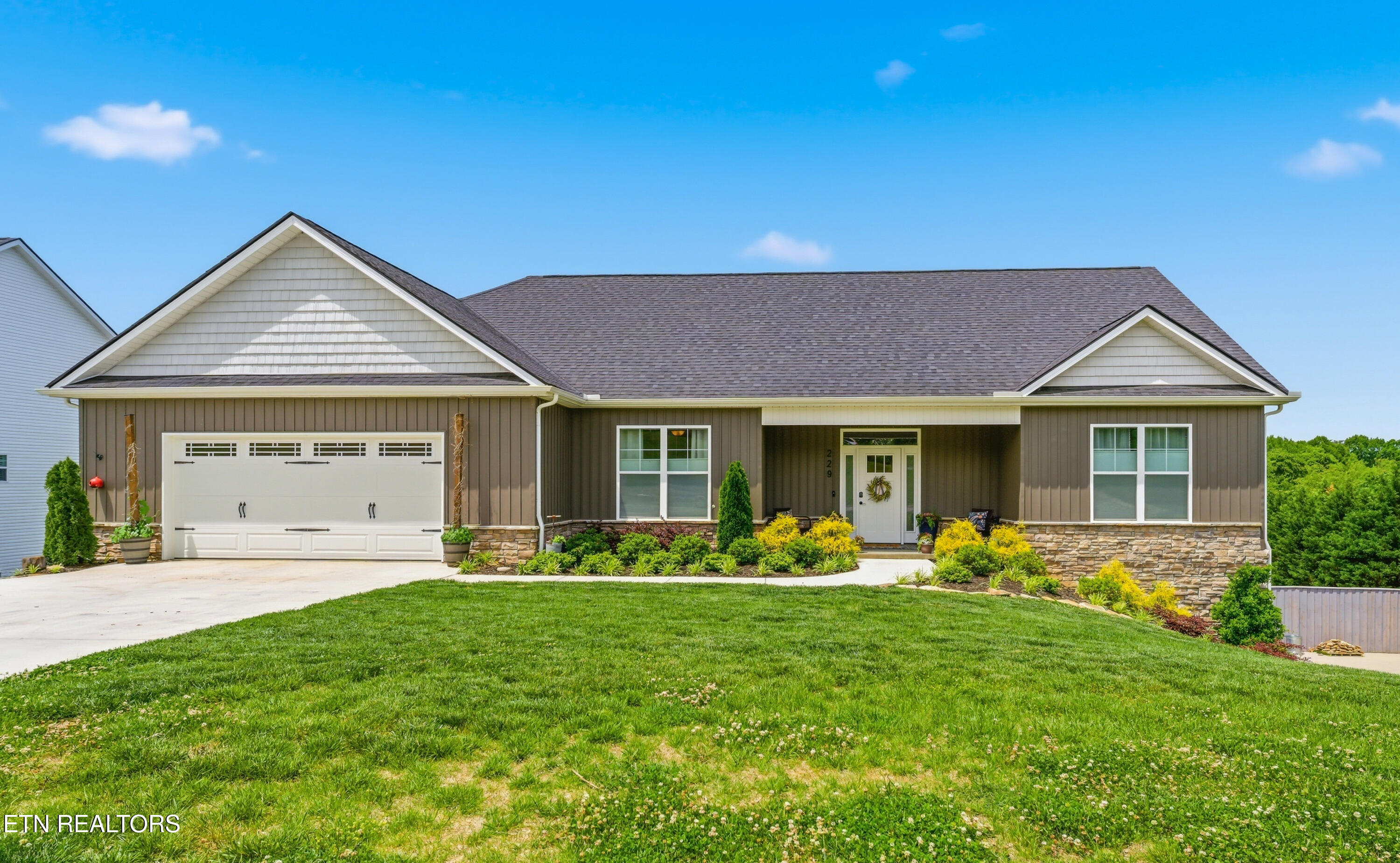 229 Ridgefield Drive Maryville, TN 37804 - Photo 1 of 48 02-Exterior