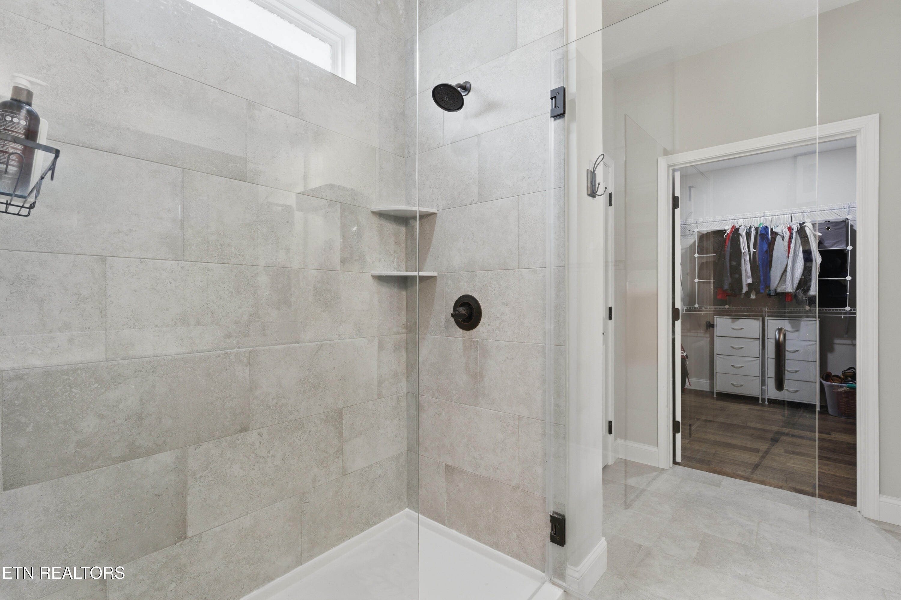 229 Ridgefield Drive Maryville, TN 37804 - Photo 20 of 48 20-Primary Bathroom