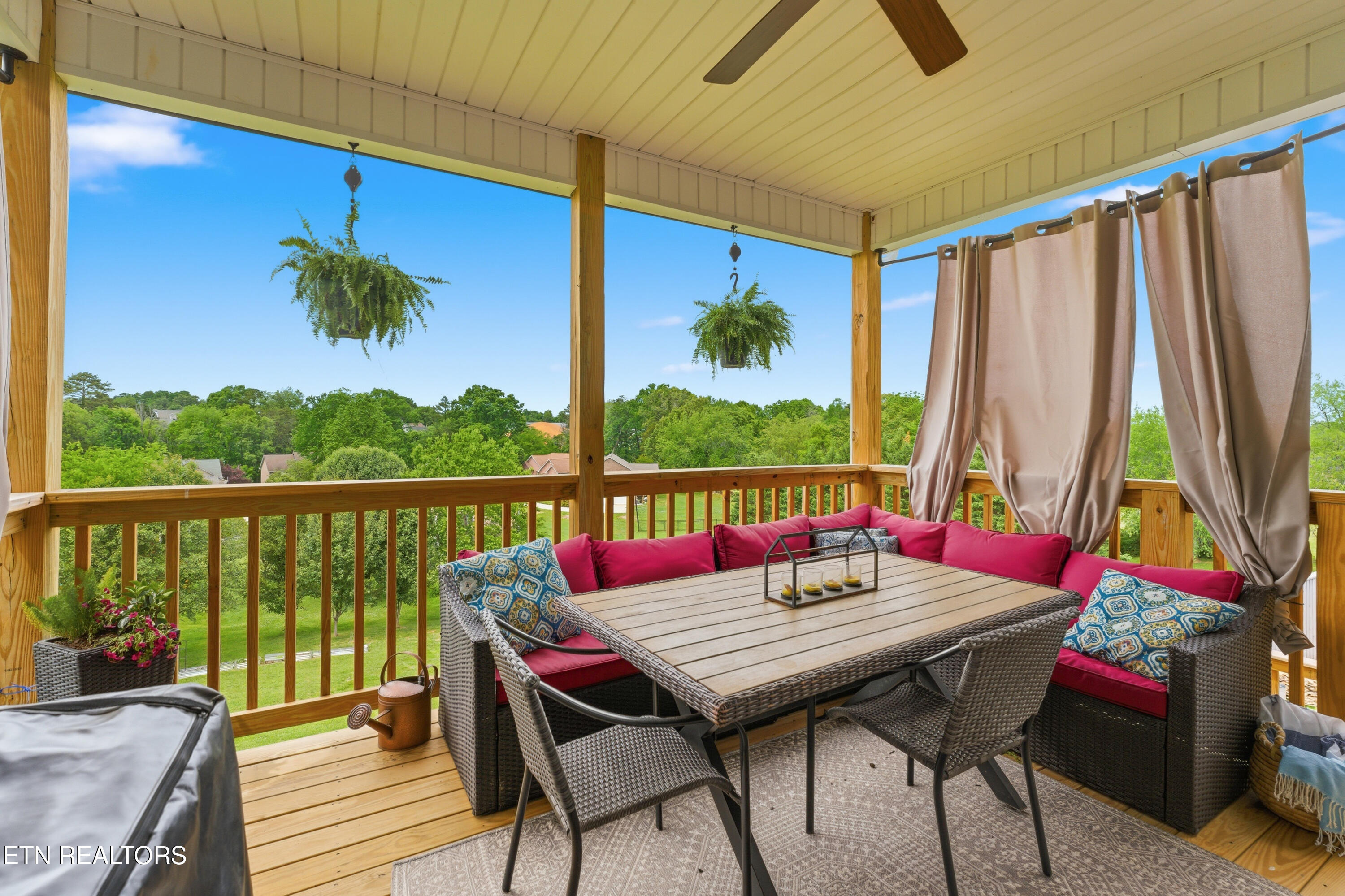 229 Ridgefield Drive Maryville, TN 37804 - Photo 35 of 48 09-Covered Deck