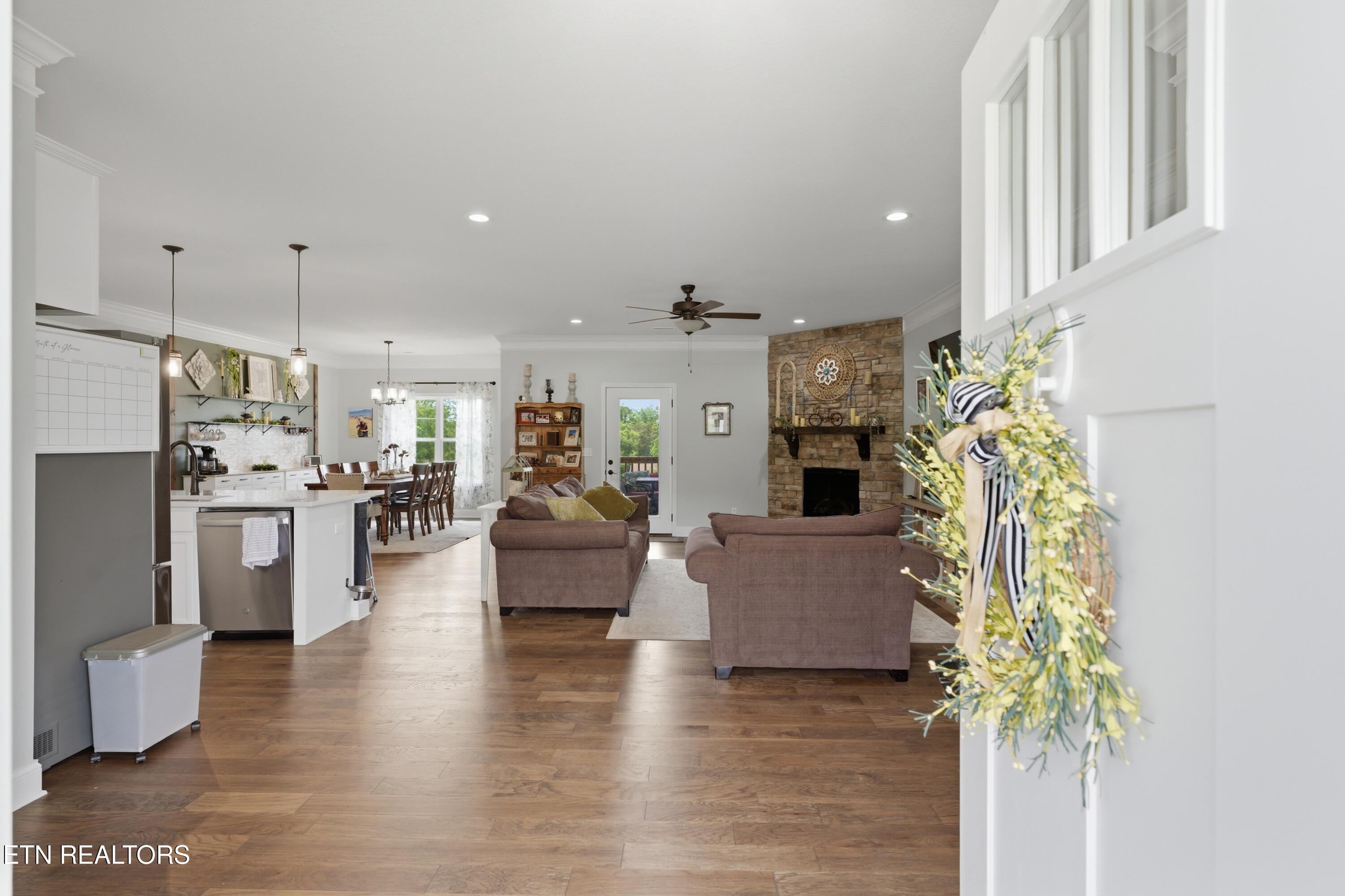 229 Ridgefield Drive Maryville, TN 37804 - Photo 6 of 48 04-Foyer
