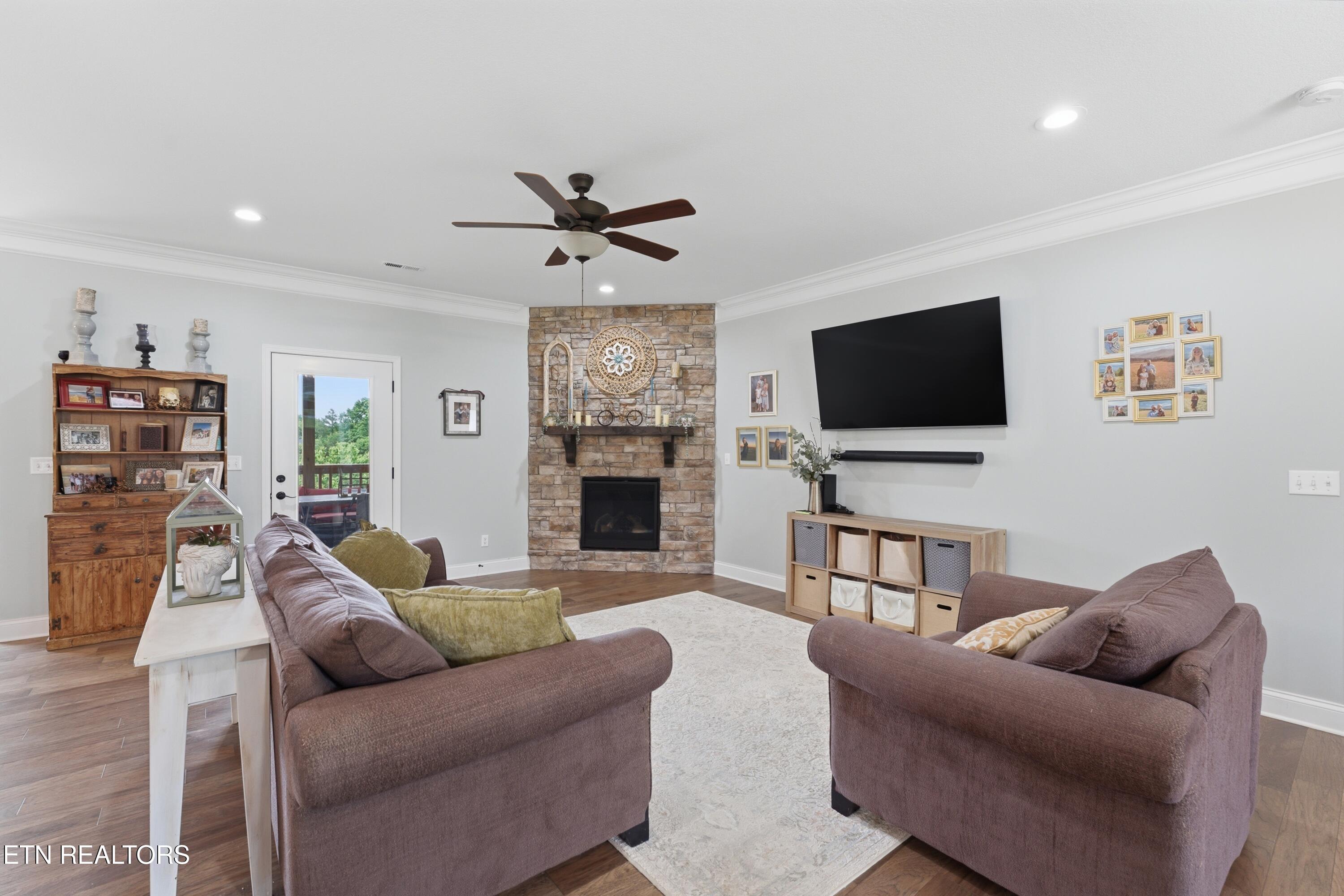 229 Ridgefield Drive Maryville, TN 37804 - Photo 7 of 48 05-Living Room