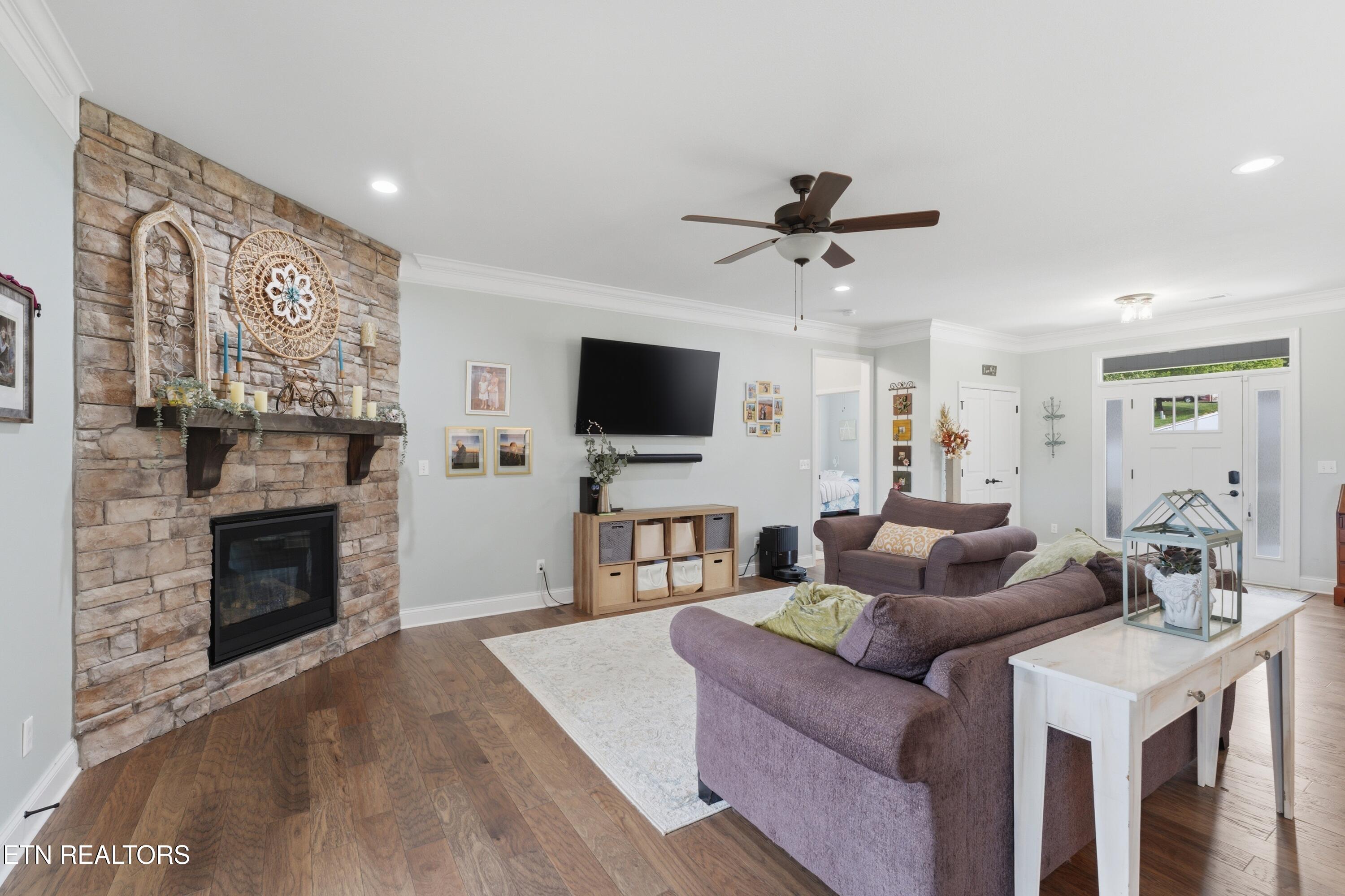229 Ridgefield Drive Maryville, TN 37804 - Photo 8 of 48 06-Living Room