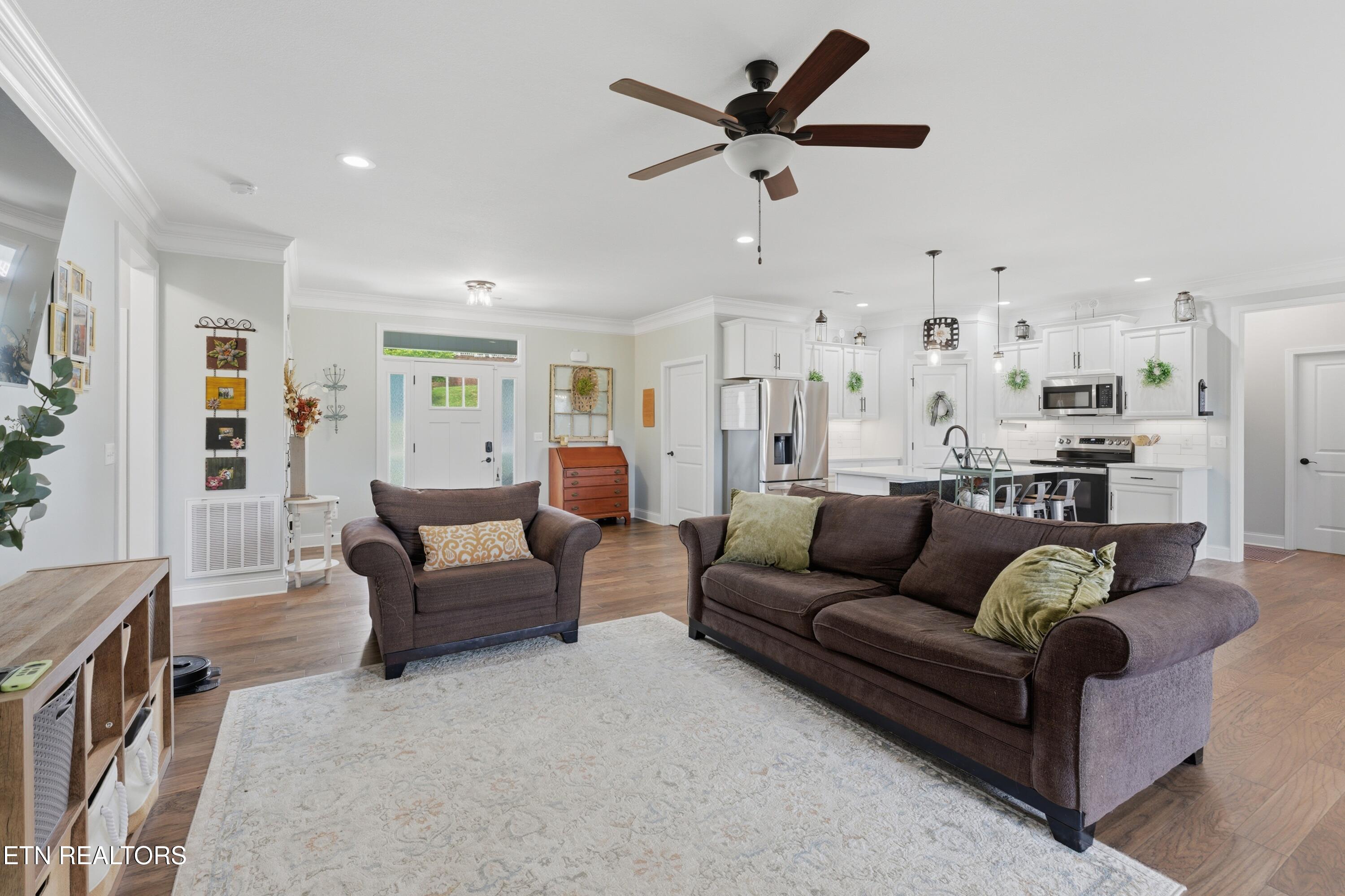 229 Ridgefield Drive Maryville, TN 37804 - Photo 9 of 48 07-Living Room